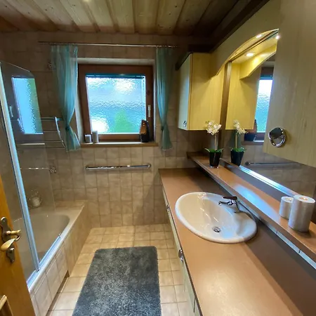 Schaiter - Ganzes Haus Mit Garten Und Gratis Parkplatz Apartamento *